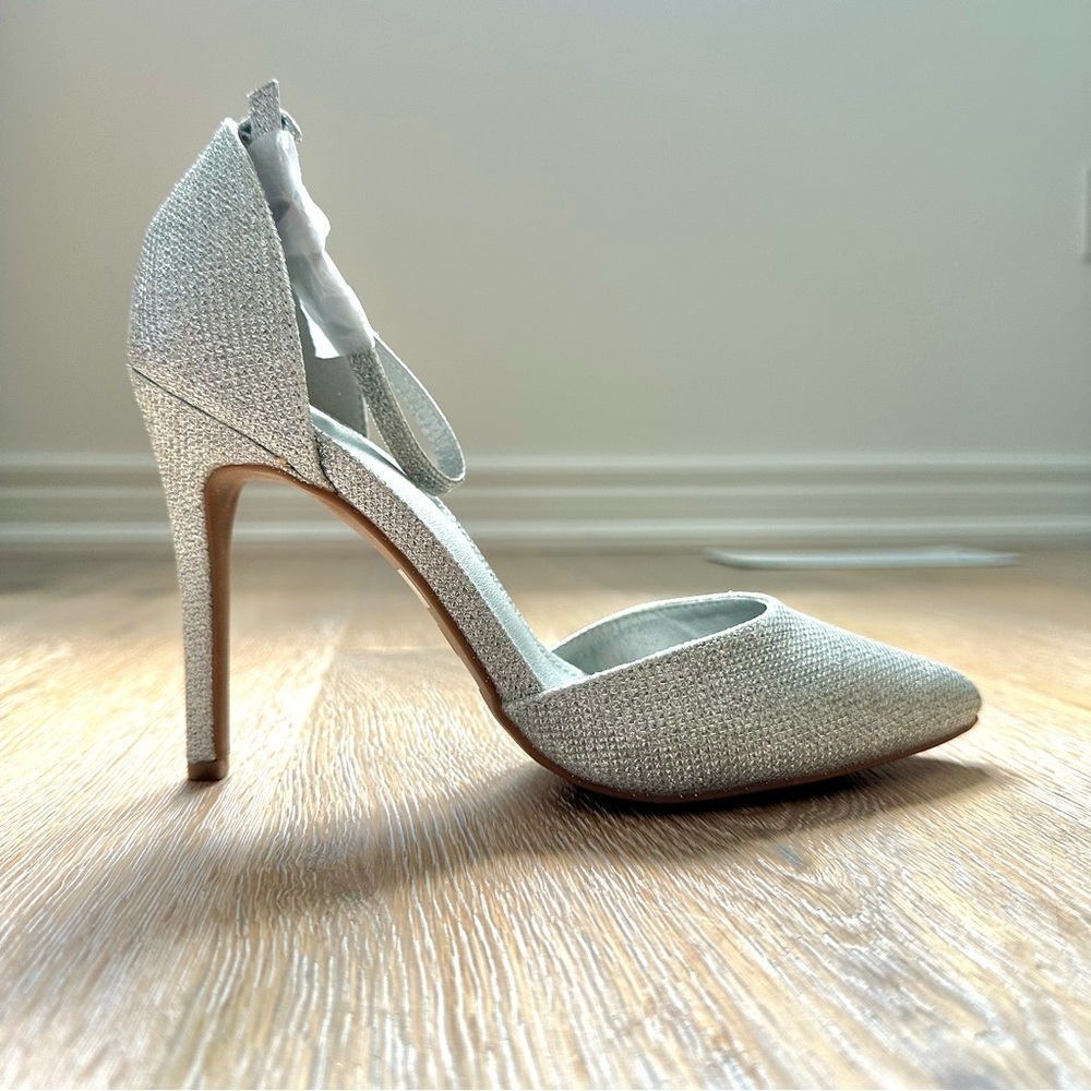 NWT Silver Mermaidcore Pumps Oppointed Lacey Pointed Toe Shoes w/Ankle Strap - 8